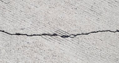 Ev yapımı sorunu. Çatlak beton zemin