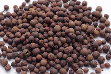 Allspice veya Jamaika biberi, mersin biberi