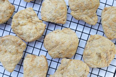 Soğutma rafında desenli soya proteini