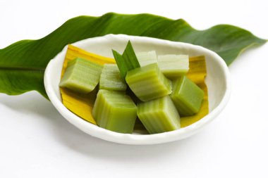 Buharda pişmiş pandan pastası. Tayland Tatlıları.