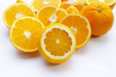 Taze portakal, yüksek C vitamini.