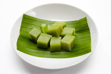 Buharda pişmiş pandan pastası. Tayland Tatlıları.