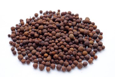 Allspice veya Jamaika biberi, mersin biberi