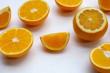 Taze portakal, yüksek C vitamini.