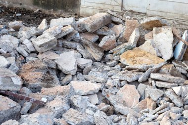 Yıkım üstüne yıkım.