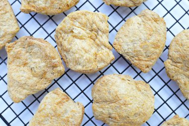 Soğutma rafında desenli soya proteini