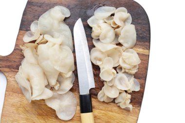 Beyaz jöle mantarı ya da beyaz kulak mantarı