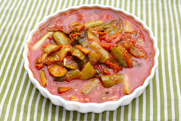 Kimchi Kore yemeği, salatalık kimchi.