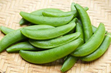 Bambu desenli taze bezelyeler.