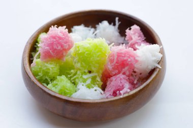 Tatlı hindistan cevizi topları, çıtır hindistan cevizi şekerlemeleri (Maprao Gaew). Geleneksel Tayland tatlısı