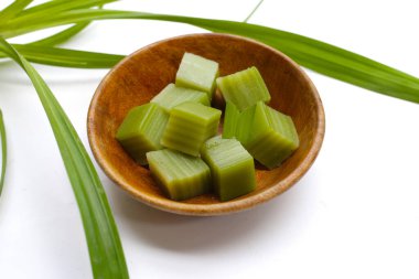 Buharda pişmiş pandan pastası. Tayland Tatlıları.