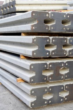 İnşaat alanındaki beton yığınları