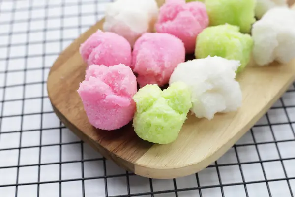 Khanom Pui Fai (Tayland usulü kek))