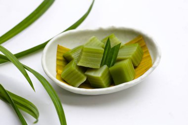 Buharda pişmiş pandan pastası. Tayland Tatlıları.