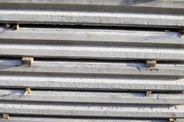 İnşaat alanındaki beton yığınları