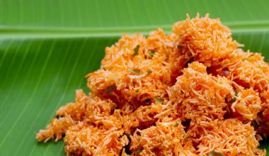 tatlı ve ekşi kızarmış noodle