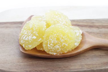 Buharda pişirilmiş manyok keki. Tayland tatlısı