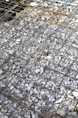Beton yığınıyla beton dökmeden önce takviye, beton zemin