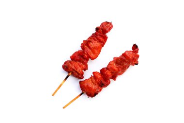 Tayland usulü ızgara tavuk. Tayland tavuk şişi sokak yemeği.