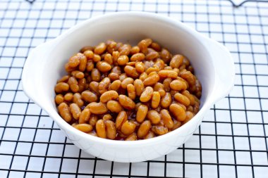 Domates soslu fırında fasulye.