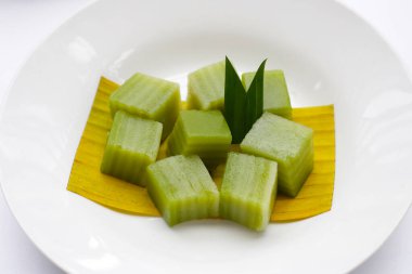 Buharda pişmiş pandan pastası. Tayland Tatlıları.