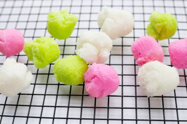 Khanom Pui Fai (Tayland usulü kek))