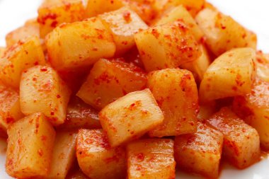 Daikon Kimchi. Lezzetli ve baharatlı.