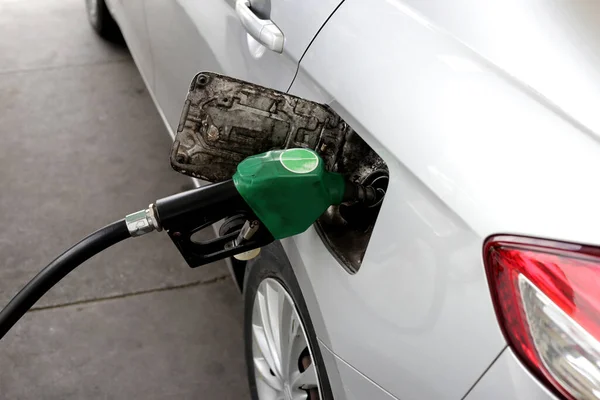 Araba Benzin Istasyonunda Yakıt Ikmali Stok Fotoğraf