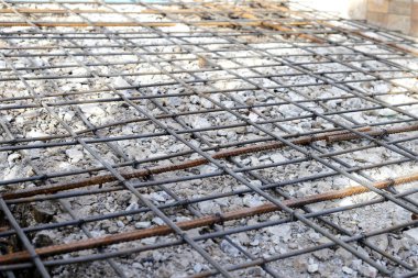 Beton yığınıyla beton dökmeden önce takviye, beton zemin