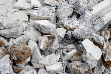 Yıkım üstüne yıkım.