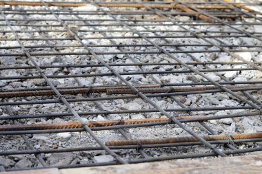 Beton yığınıyla beton dökmeden önce takviye, beton zemin