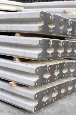 İnşaat alanındaki beton yığınları