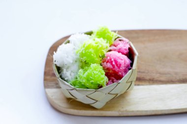 Tatlı hindistan cevizi topları, çıtır hindistan cevizi şekerlemeleri (Maprao Gaew). Geleneksel Tayland tatlısı