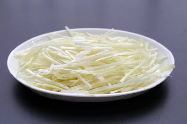 Beyaz sarımsak soğanı. Taze sebze.