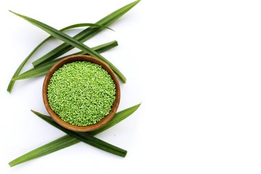 Küçük tapyoka incileri, pandan sago tohumları.