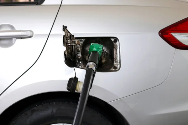 Araba Benzin Istasyonunda Yakıt Ikmali Telifsiz Stok Fotoğraflar
