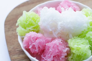 Tatlı hindistan cevizi topları, çıtır hindistan cevizi şekerlemeleri (Maprao Gaew). Geleneksel Tayland tatlısı