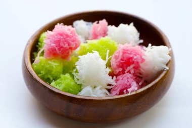 Tatlı hindistan cevizi topları, çıtır hindistan cevizi şekerlemeleri (Maprao Gaew). Geleneksel Tayland tatlısı