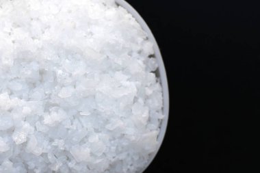 Sodyum Hidroksit veya NaOH, yakıcı soda.