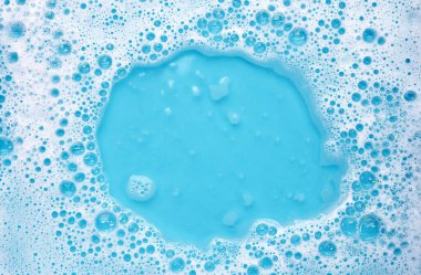 Mavi su kabarcığı. Beyaz sabun köpüğü