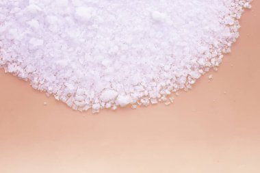 Sodyum Hidroksit veya NaOH, yakıcı soda.