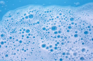 Mavi su kabarcığı. Beyaz sabun köpüğü
