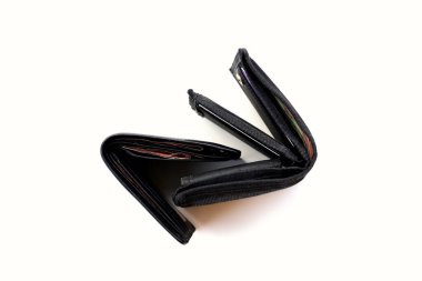 Beyaz arka planda siyah cüzdan.