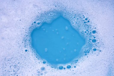 Mavi su kabarcığı. Beyaz sabun köpüğü