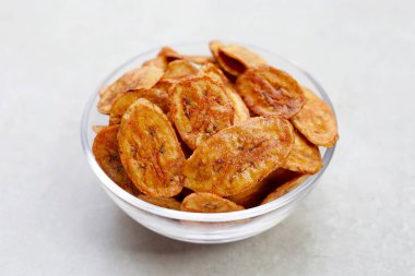 Çıtır muz cipsi. Meyve çerezi.