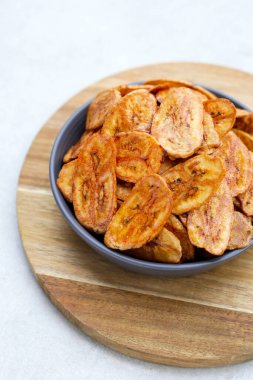 Çıtır muz cipsi. Meyve çerezi.