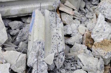 Yıkım üstüne yıkım.