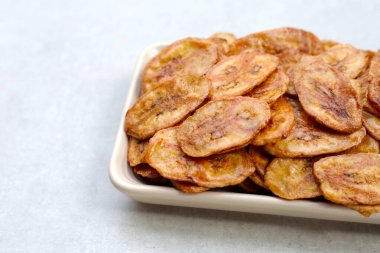 Çıtır muz cipsi. Meyve çerezi.