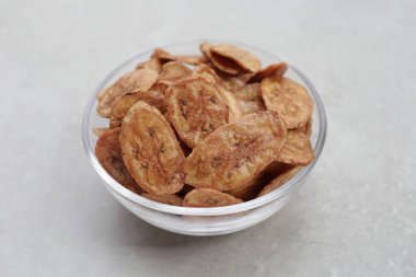 Çıtır muz cipsi. Meyve çerezi.