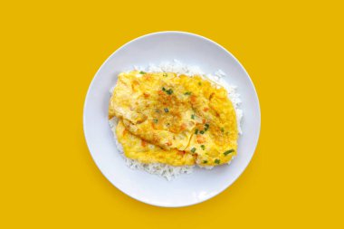 Tayland usulü omlet ve pilav.